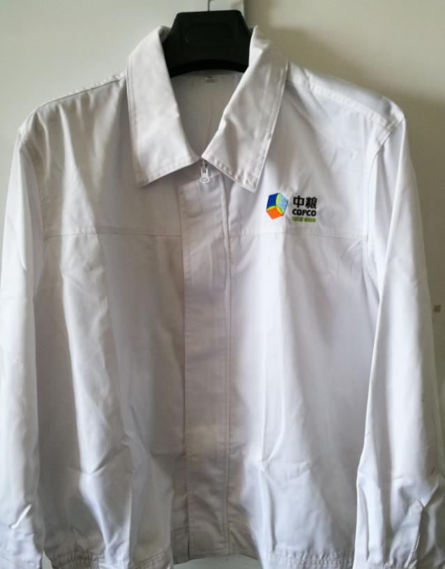 定制工裝質(zhì)量控制之工作服線頭問題【細(xì)節(jié)決定成敗】 定制工裝質(zhì)量控制之工作服線頭問題